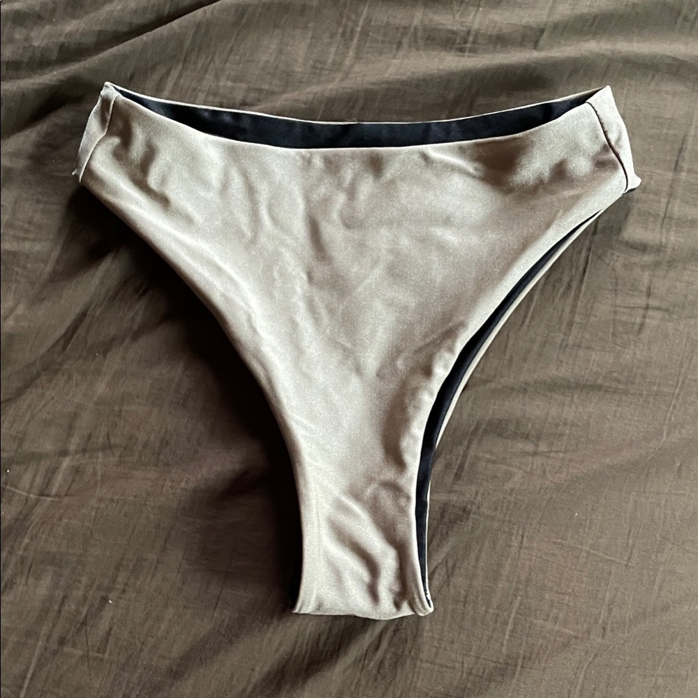Reversible High-Cut Bikini Bottom - Taupe/Black